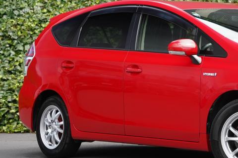2014 Toyota Prius Alpha S Touring - Thumbnail