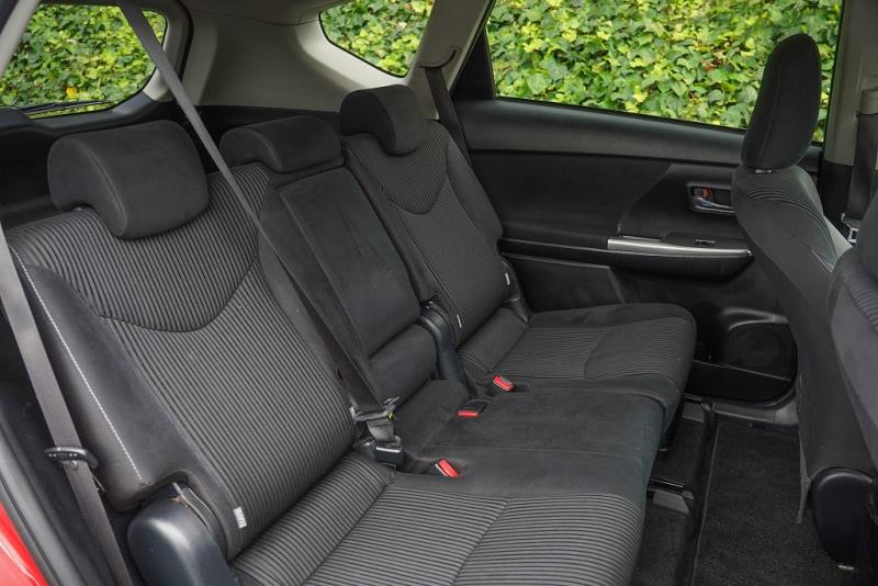 2014 Toyota Prius Alpha S Touring