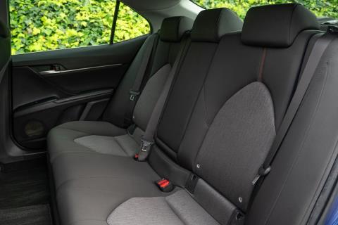 2018 Toyota Camry Hybrid G - Thumbnail