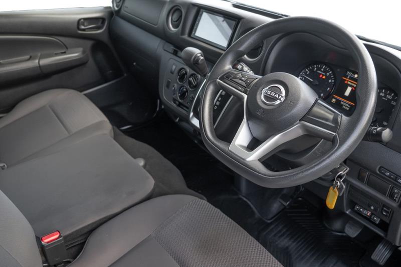 2022 Nissan NV350 / Caravan 5 Door