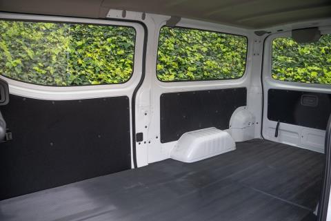 2022 Nissan NV350 / Caravan 5 Door - Thumbnail