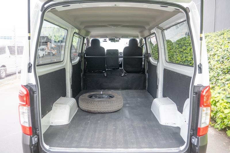 2022 Nissan NV350 / Caravan 5 Door