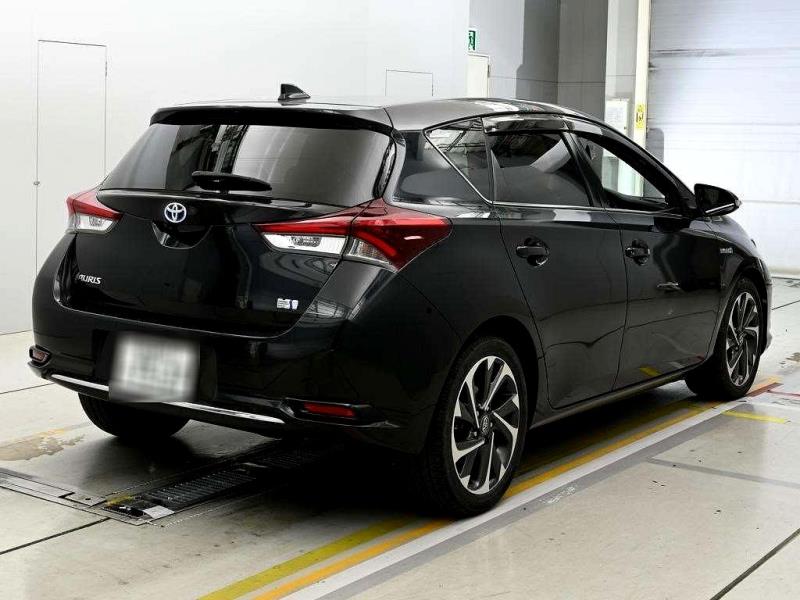 2017 Toyota Auris Hybrid / Corolla