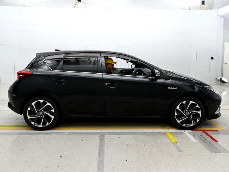 2017 Toyota Auris Hybrid / Corolla