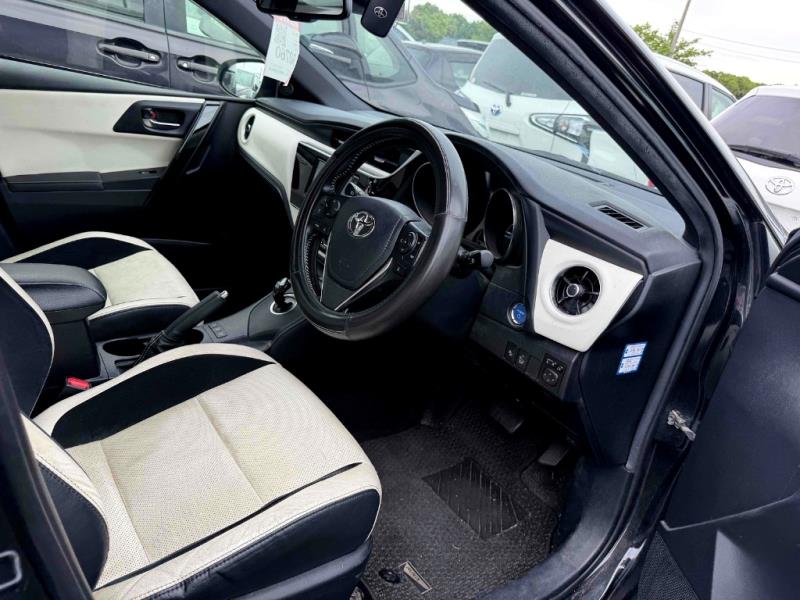 2017 Toyota Auris Hybrid / Corolla
