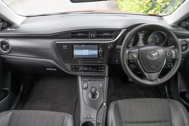 2016 Toyota Auris Hybrid / Corolla