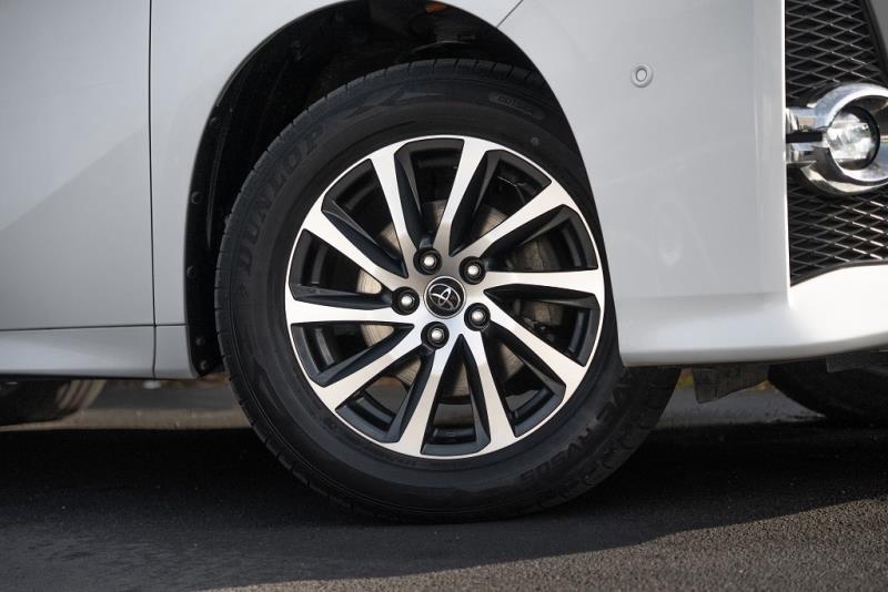2015 Toyota Alphard Hybrid / Vellfire