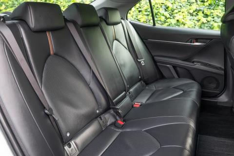 2017 Toyota Camry Hybrid G - Thumbnail