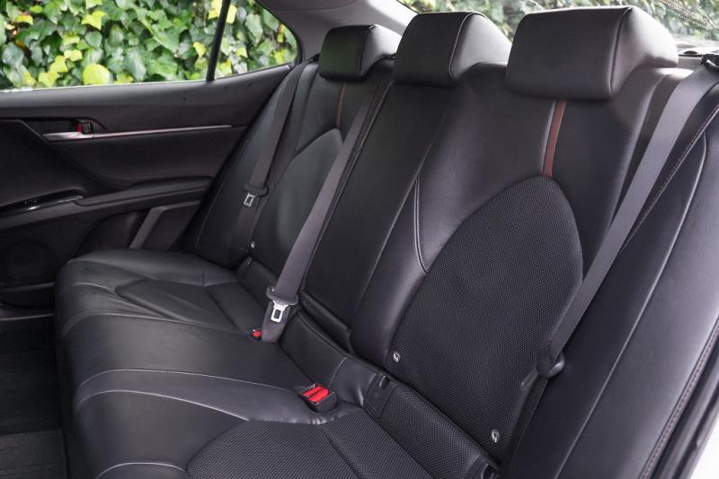 2017 Toyota Camry Hybrid G