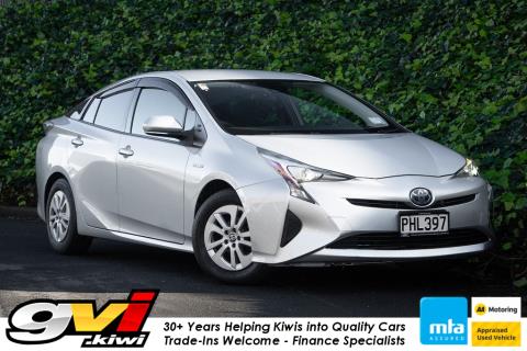 2017 Toyota Prius S Hybrid - Thumbnail