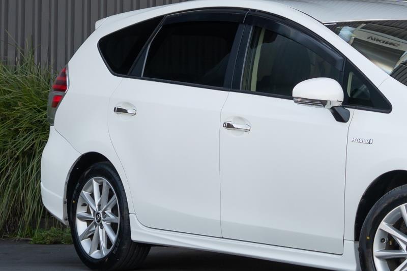 2015 Toyota Prius Alpha S Touring