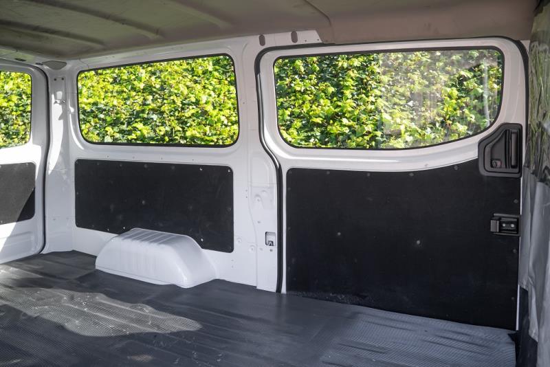 2022 Nissan NV350 / Caravan 5 Door