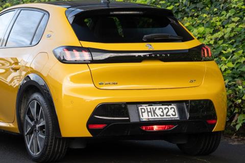 2022 Peugeot e-208 GT Electric - Thumbnail