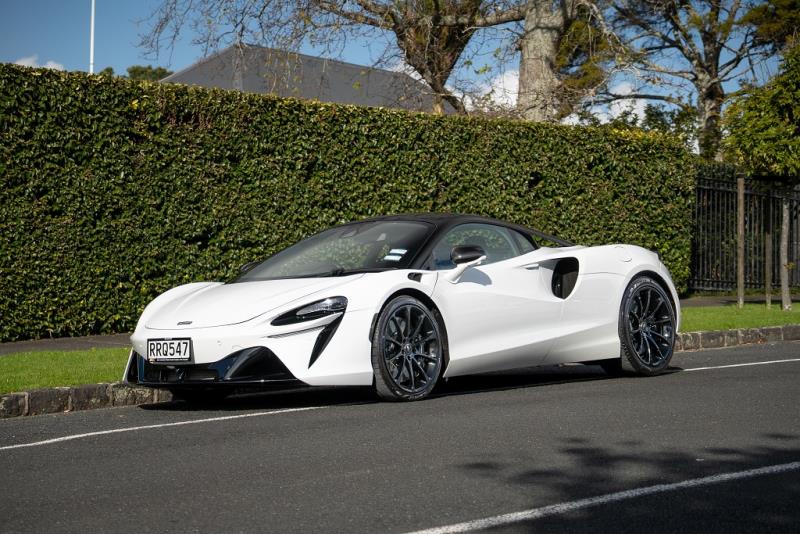 2023 McLaren Artura
