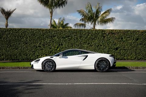 2023 McLaren Artura - Thumbnail