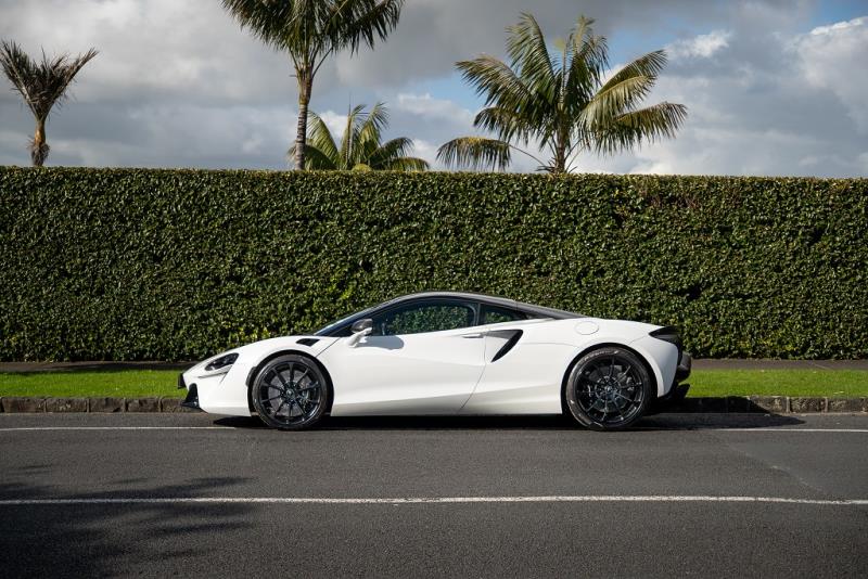 2023 McLaren Artura