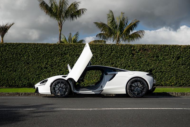 2023 McLaren Artura