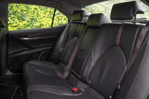 2019 Toyota Camry G Hybrid - Thumbnail
