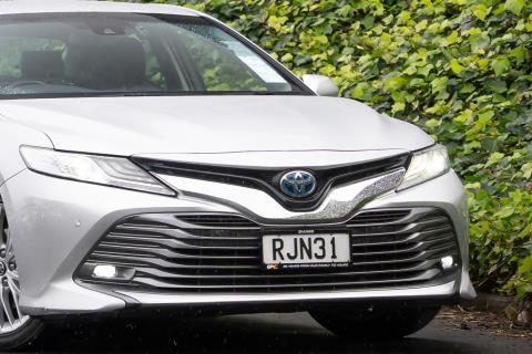 2019 Toyota Camry G Hybrid - Thumbnail