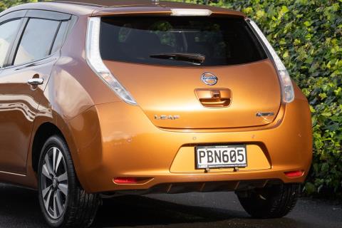 2017 Nissan Leaf 30X 74% SOH - Thumbnail