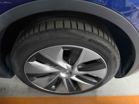 2022 Tesla Model Y 60kWh RWD - Thumbnail