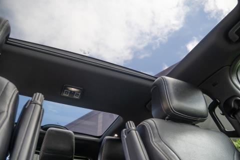 2021 Land Rover Discovery D250 R-Dynamic - Thumbnail