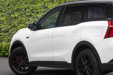 2024 Mahindra XUV700 AX7L Black Edition - Thumbnail