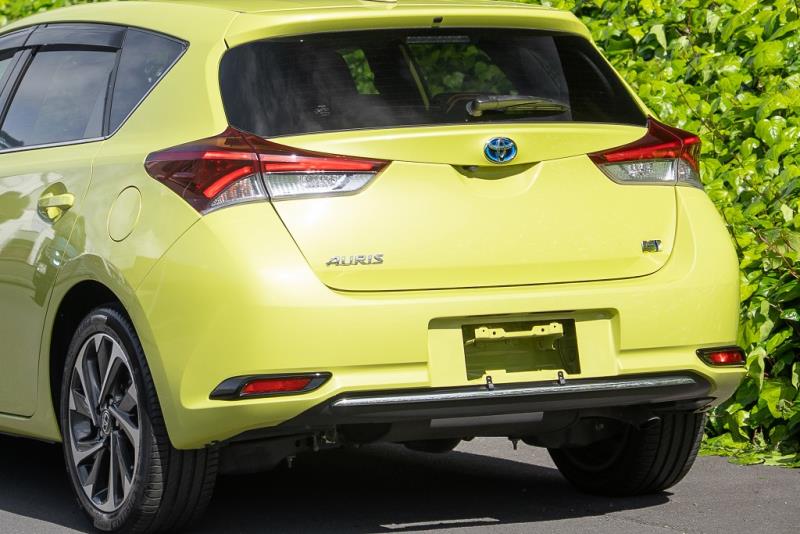 2017 Toyota Auris Hybrid G / Corolla