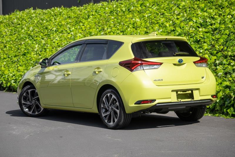 2017 Toyota Auris Hybrid G / Corolla