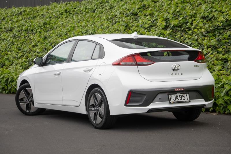 2022 Hyundai IONIQ Hybrid