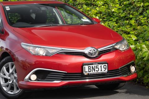 2017 Toyota Corolla GLX / Auris 1.8P - Thumbnail