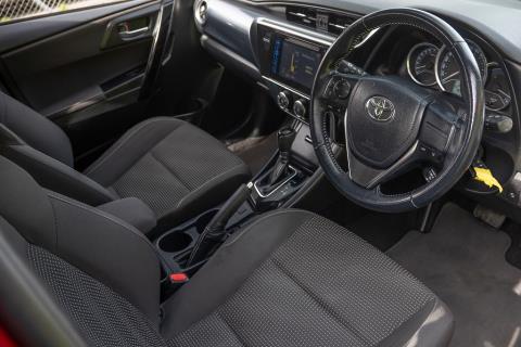 2017 Toyota Corolla GLX / Auris 1.8P - Thumbnail