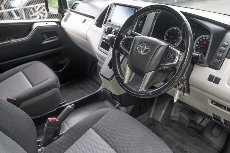 2021 Toyota Hiace ZR GVN 2.8DT