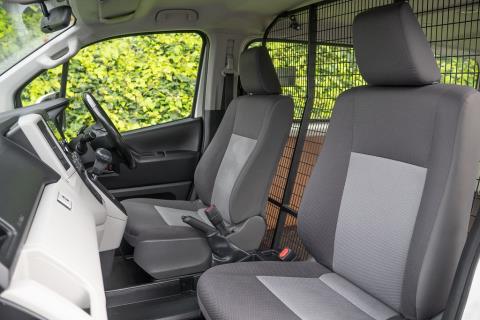 2021 Toyota Hiace ZR GVN 2.8DT - Thumbnail