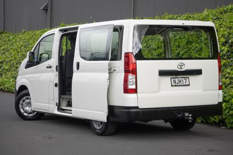 2021 Toyota Hiace ZR GVN 2.8DT - Thumbnail