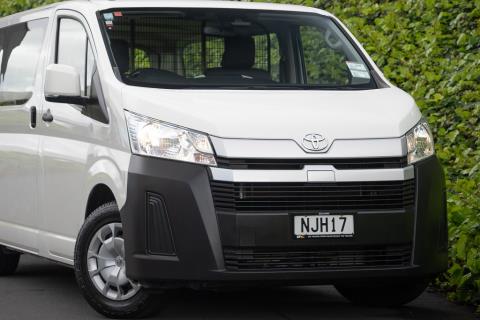 2021 Toyota Hiace ZR GVN 2.8DT - Thumbnail