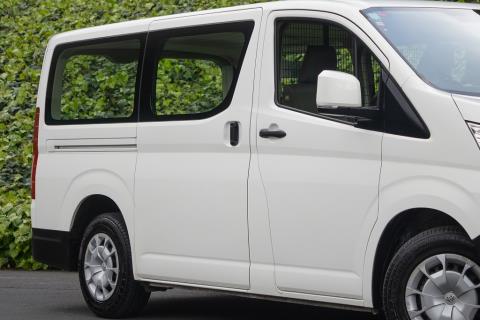 2021 Toyota Hiace ZR GVN 2.8DT - Thumbnail
