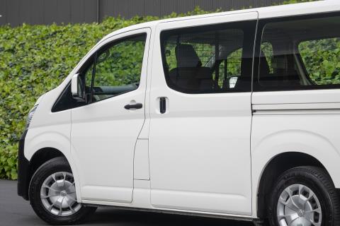 2021 Toyota Hiace ZR GVN 2.8DT - Thumbnail