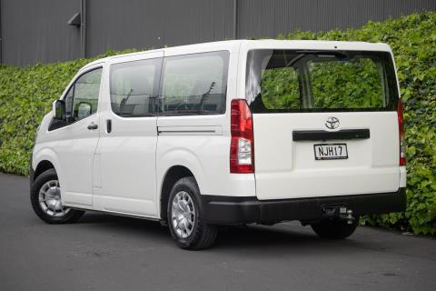 2021 Toyota Hiace ZR GVN 2.8DT - Thumbnail