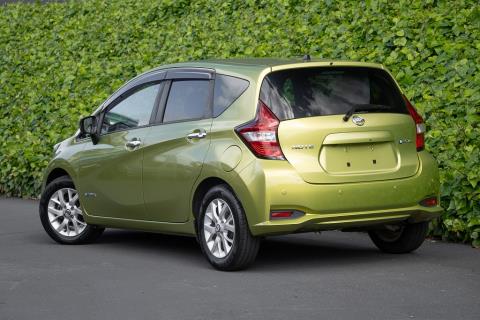 2018 Nissan Note e-Power X - Thumbnail