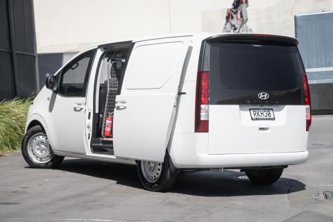 2025 Hyundai Staria Load 2.2DT - Thumbnail