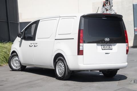 2025 Hyundai Staria Load 2.2DT - Thumbnail